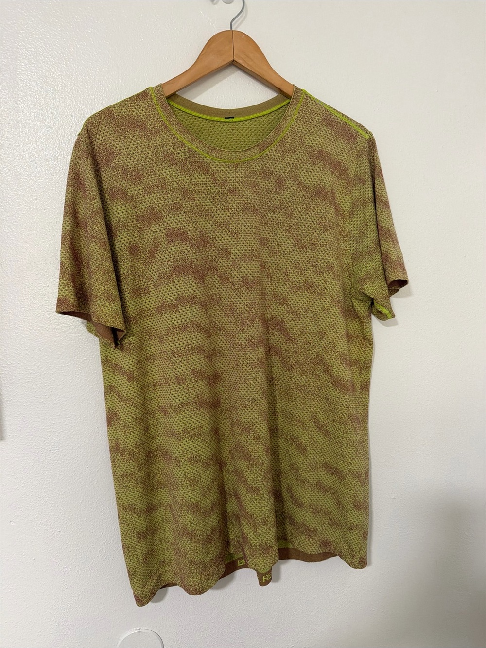 lululemon athletica Men's Olive Green and Brown Patterned Crew Tee
